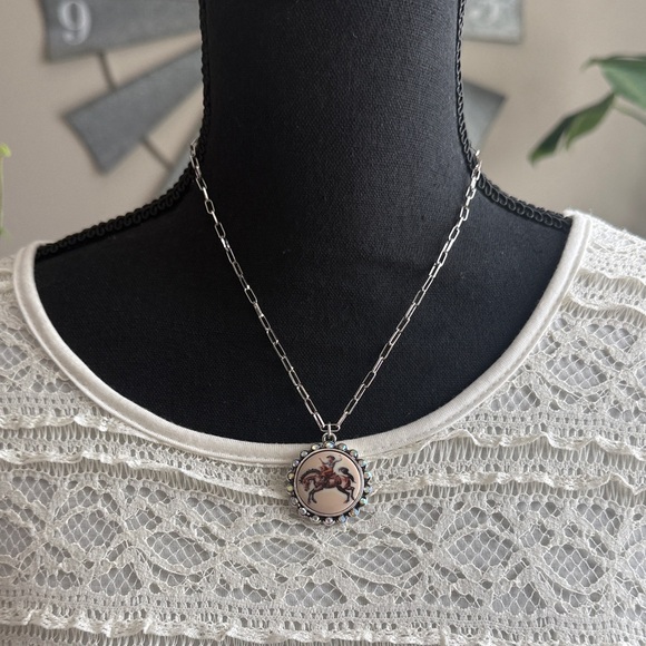 TIPI RANGE RIDER SILVERTONE NECKLACE - Picture 2 of 3